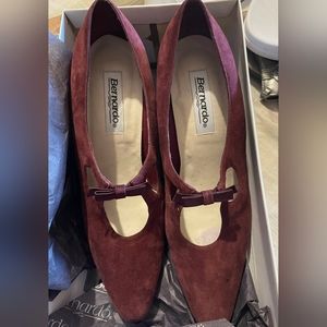 Bernardo Maroon Suede Heeled Pumps Womens size 8.5 M
